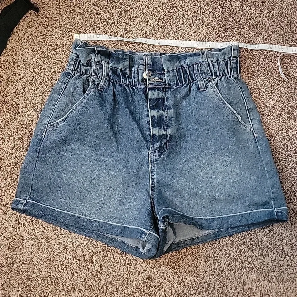 Nwot no Boundaries high waisted paperbag shorts. Medium 7/9